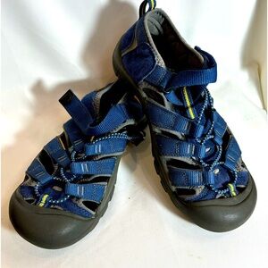 KEEN Sz 6 Newport 2  Rubber Toe Cap Bungee Closure Waterproof Slip On Sandals